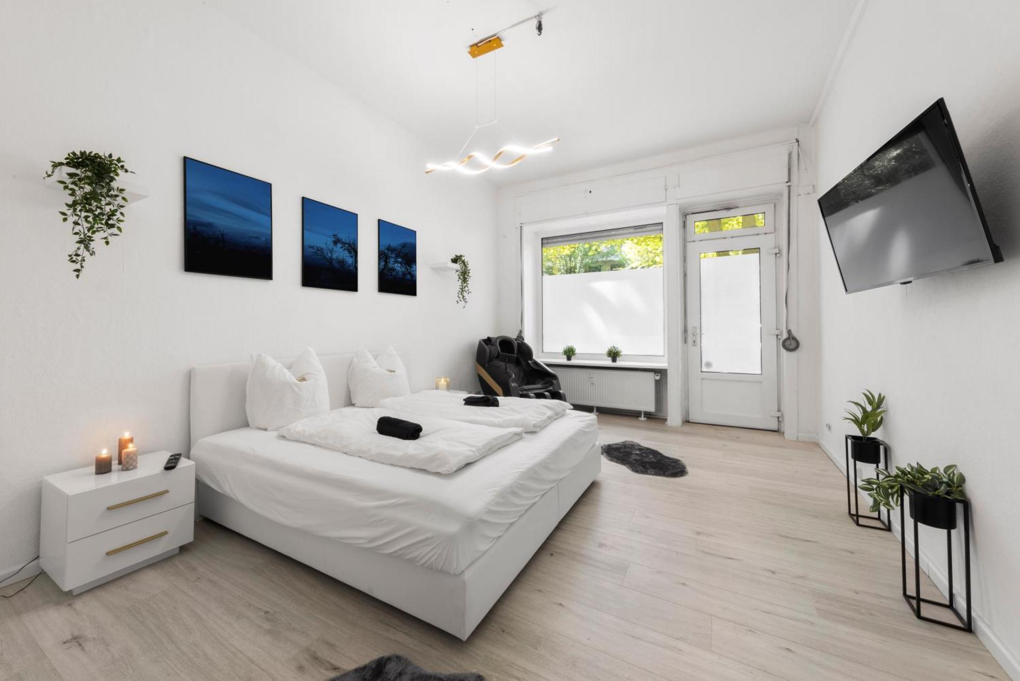 62qm2, Massageseat, Billard-table, King-sized Bed Apartment Berlin